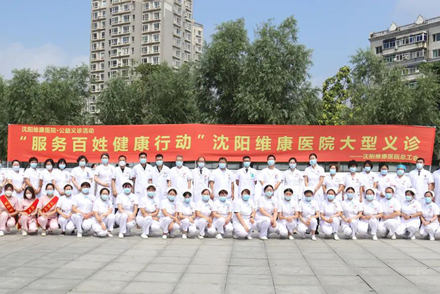 暖心义诊进公园 惠民服务“不打烊”