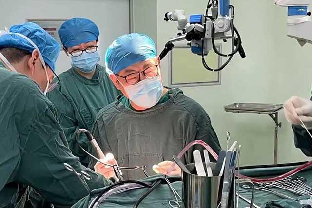 重磅！沈阳维康医院“智”领未来，睿米手术机器人正式上岗！